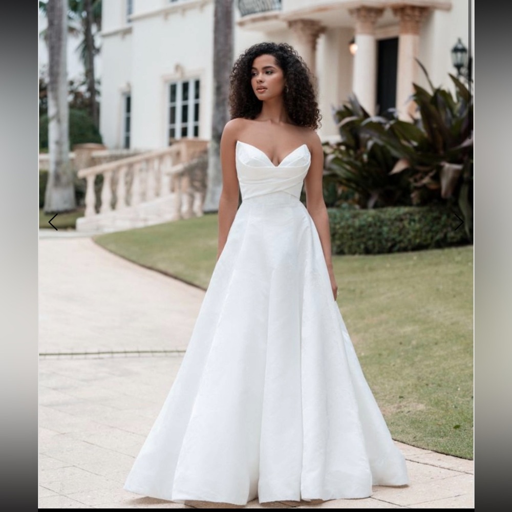 Allure Bridal Wedding Gown #1363 (Never worn)
